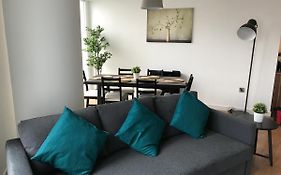 Perfect For Work Or Leisure, This 12Th Floor Apartment Near The City Centre Provides Stunning Panoramic Views Of Sheffield